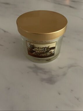 Small White Barn Pineapple Mango Scented Candle - Gold Lid
